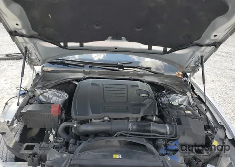 2018 Jaguar Xe Prestige из США, поврежденный, VIN SAJAE4FX1JCP23939